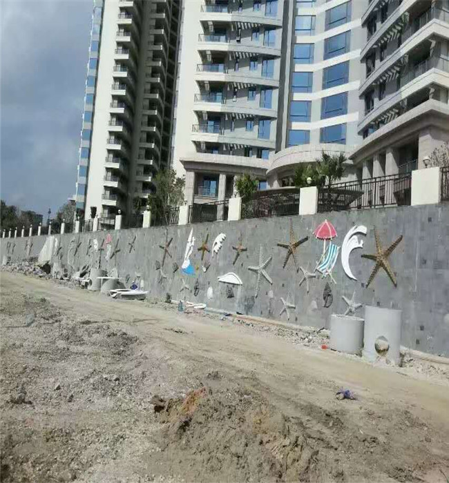  Sandstone relief on the beach of Hainan